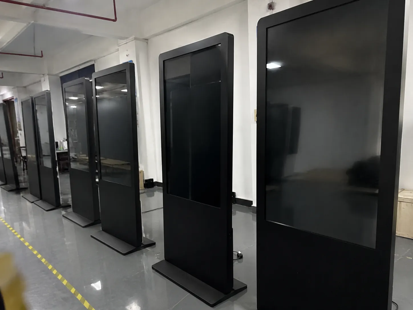 Tótems digitales táctiles listos para alquiler